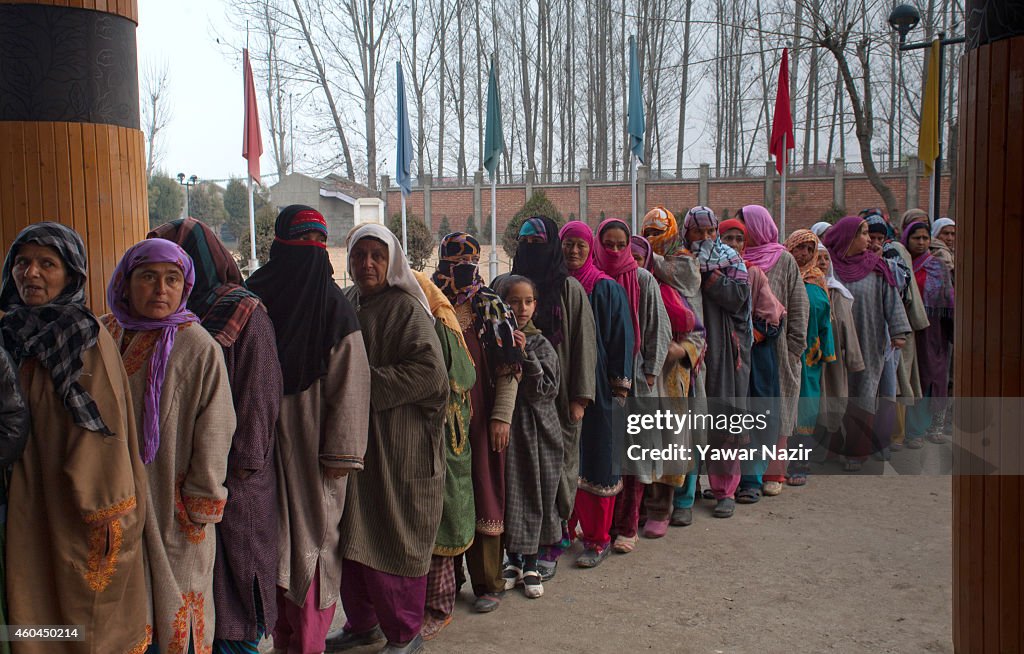 Voters Head to The Polls For Fourth Phase Of Assembly Elections In Trouble Torn Kashmir