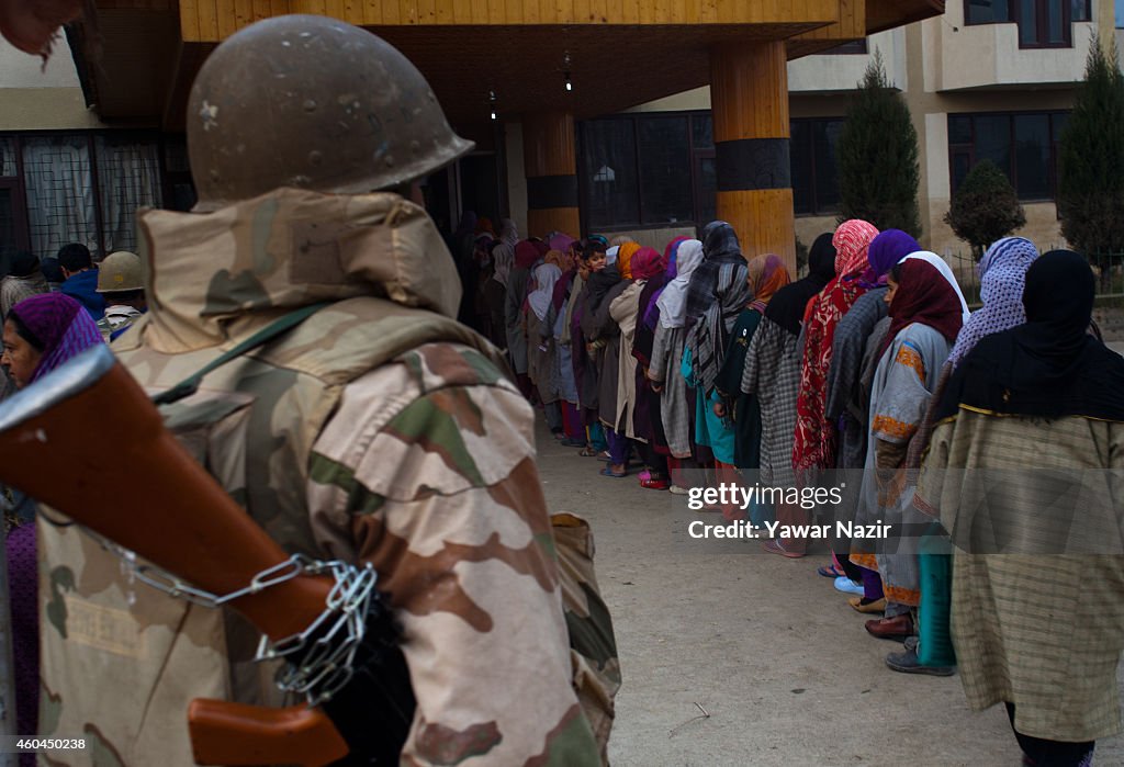 Voters Head to The Polls For Fourth Phase Of Assembly Elections In Trouble Torn Kashmir