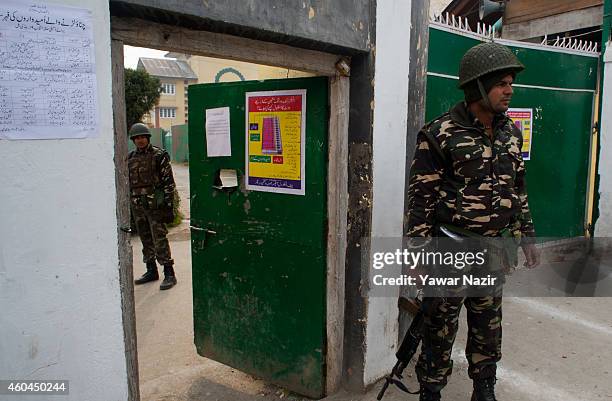 Indian government forces guard the deserted polling station, during the fourth phase of assembly elections on December 14, 2014 in Srinagar, the...