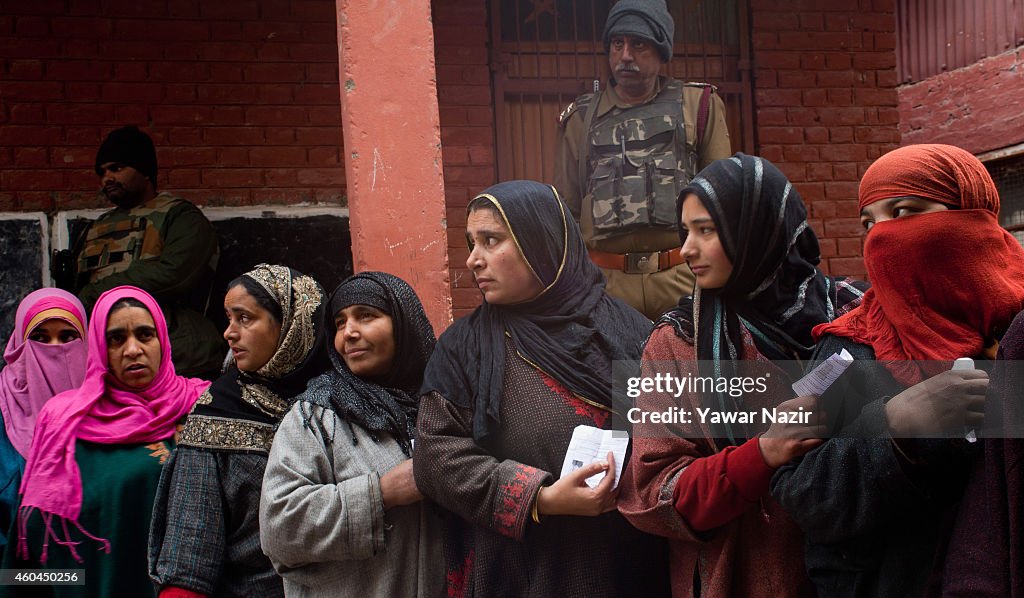 Voters Head to The Polls For Fourth Phase Of Assembly Elections In Trouble Torn Kashmir