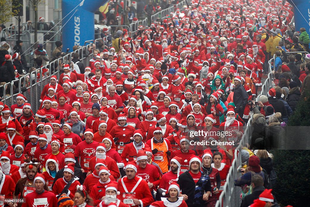 Thousands Of Runners Dressed In Santa Claus Outfits At The Annual Christmas Corrida At Issy-les-Moulineaux