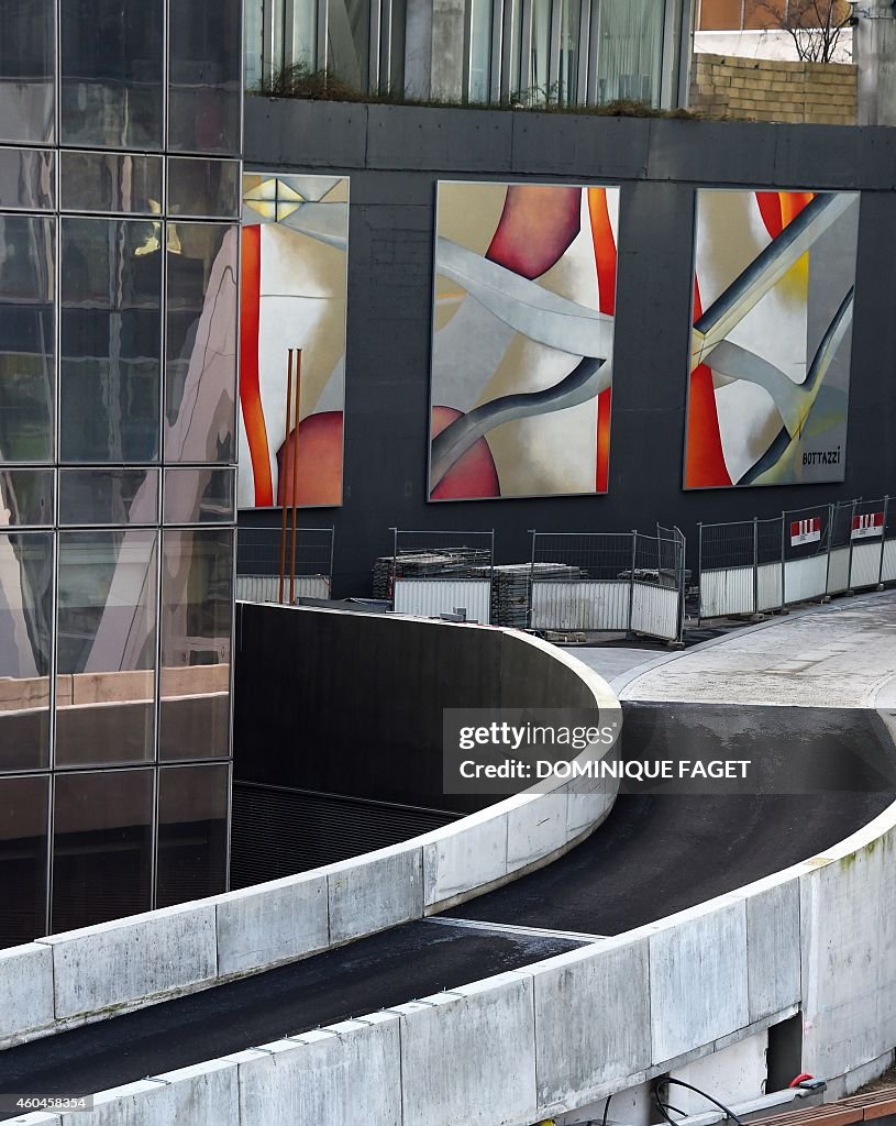 FRANCE-ART-PAINTING-LA DEFENSE-BOTTAZZI