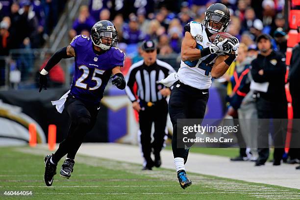 Wide receiver Cecil Shorts of the Jacksonville Jaguars makes a second quarter catch over the defense of cornerback Asa Jackson of the Baltimore...