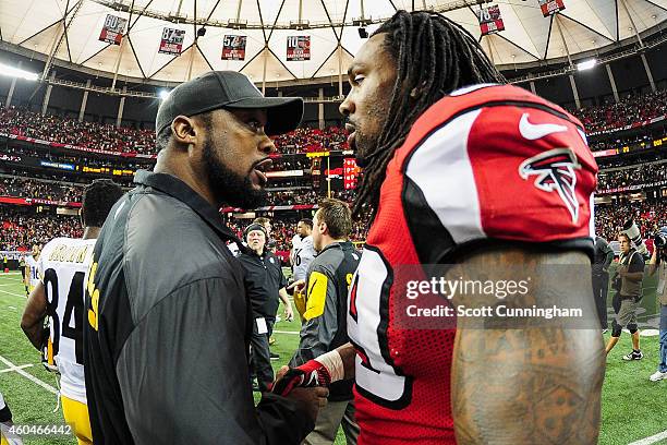 Steven Jackson of the Atlanta Falcons shakes hands with head coach Mike Tomlin of the Pittsburgh Steelers at the Georgia Dome on December 14, 2014 in...