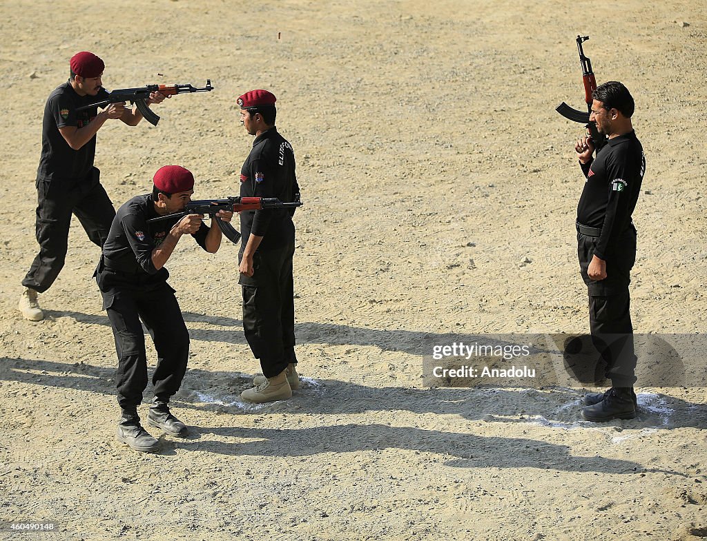 Pakistani policemen undergo commando training in Nowshera