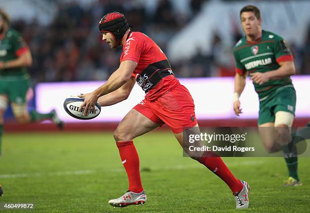 Leigh Halfpenny of Toulon runs with the ball during the European Rugby Champions Cup pool three match between RC Toulon and Leicester Tigers at Felix...