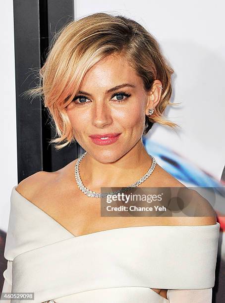 Sienna Miller attends "American Sniper" New York Premiere at Frederick P. Rose Hall, Jazz at Lincoln Center on December 15, 2014 in New York City.