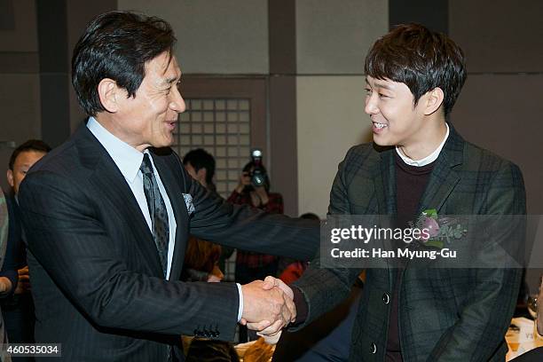 Actor Ahn Sung-Ki and Park Yoo-Chun of South Korean boy band JYJ attend the 4th SACF Artists of the Year Awards at Seoul Press Center on December 9,...