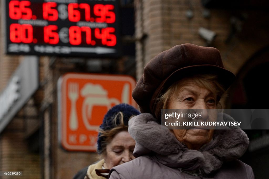 RUSSIA-ECONOMY-FOREX-RUBLE-DROP