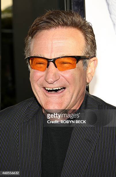 Cast member Robin Williams arrives for the world premiere of the Warner Bros Pictures film "License to 'Wed," 25 June 2007 at the Pacific Cinerama...