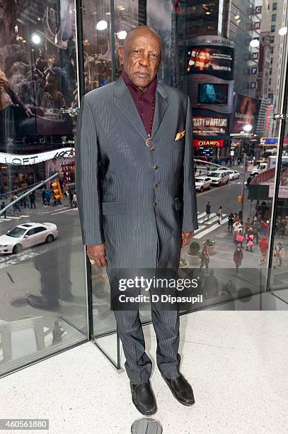 Louis Gossett Jr visits 'Extra' at their New York studios at H&M in Times Square on December 16, 2014 in New York City.