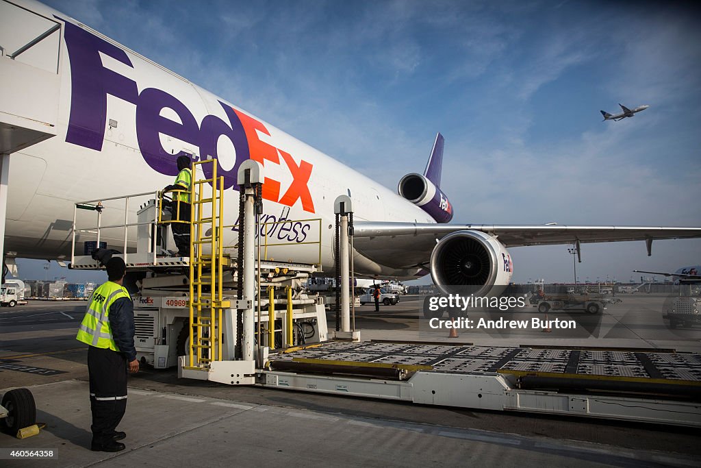 FedEx Handles Large Influx Of Holiday Packages