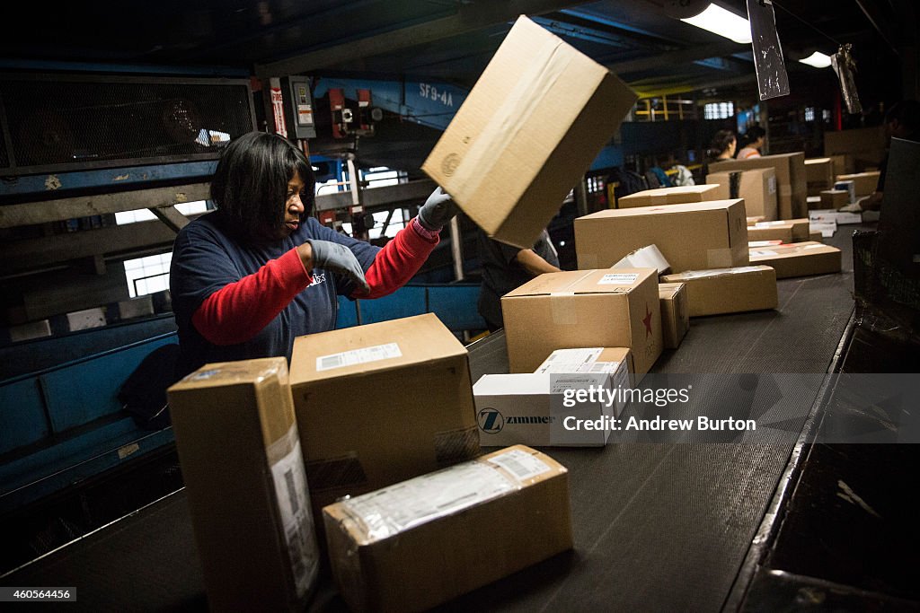 FedEx Handles Large Influx Of Holiday Packages