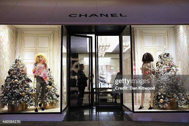 moodboard: Window Shopping: Christmas at Chanel Paris