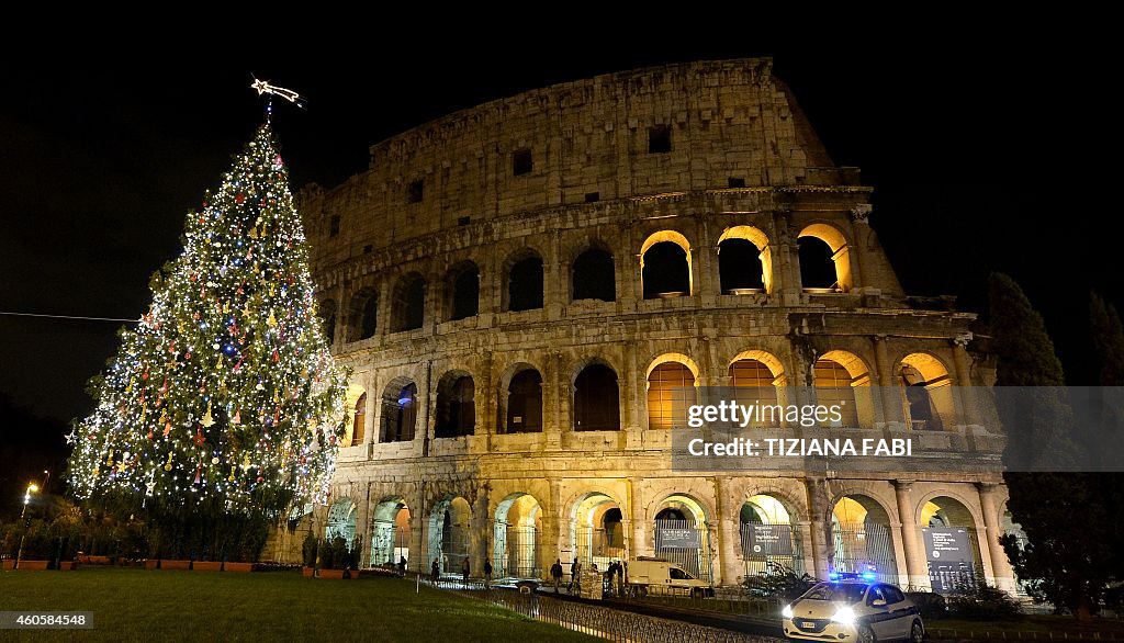 ITALY-CHRISTMAS-LIGHT-FEATURE