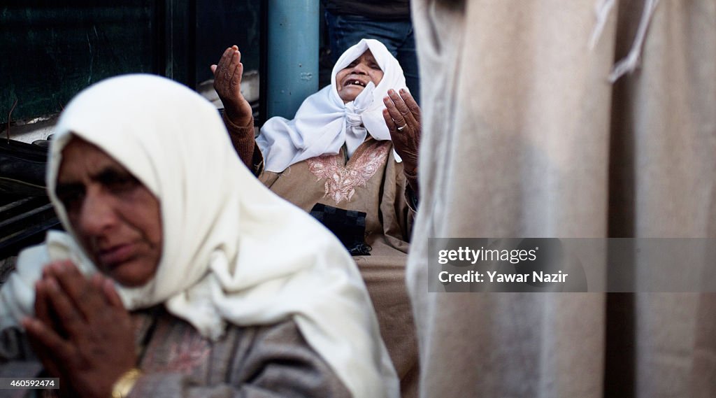 Muslims Throng To The Shrine Of Saint Makdoomi In Kashmirr