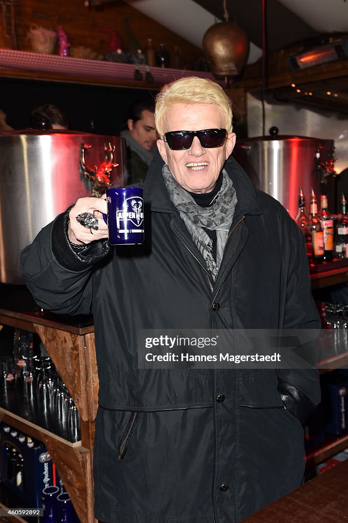 Heino Serves Mulled Wine For Charity