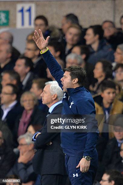 Tottenham Hotspur's Argentinian head coach Mauricio Pochettino gestures from the touchline during the English League Cup quarter-final football match...