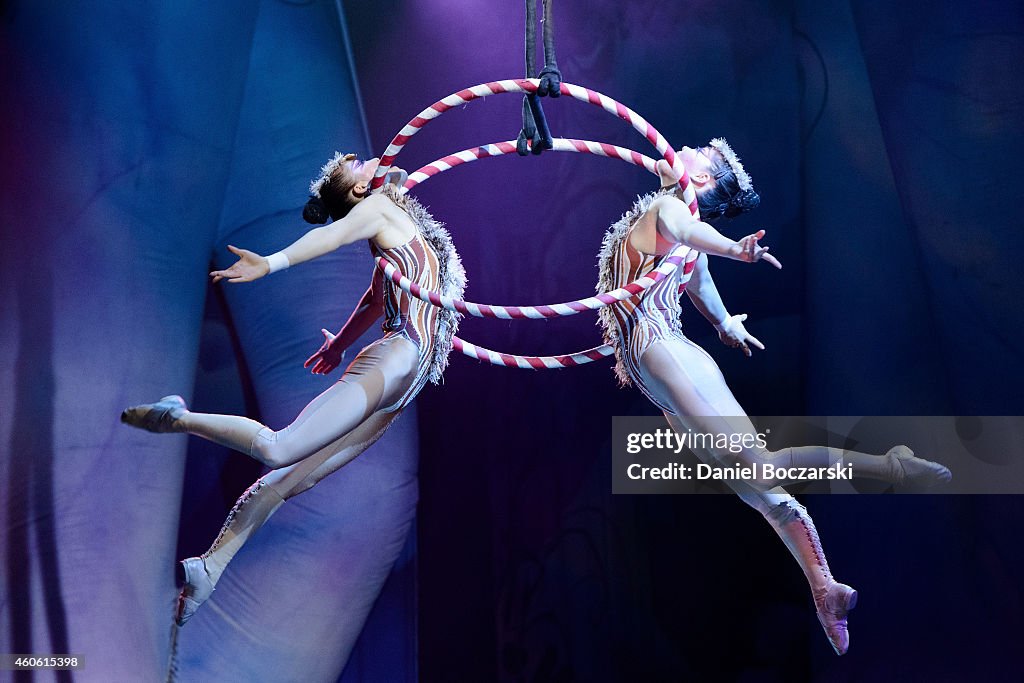 "Cirque Dreams Holidaze" - Opening Night