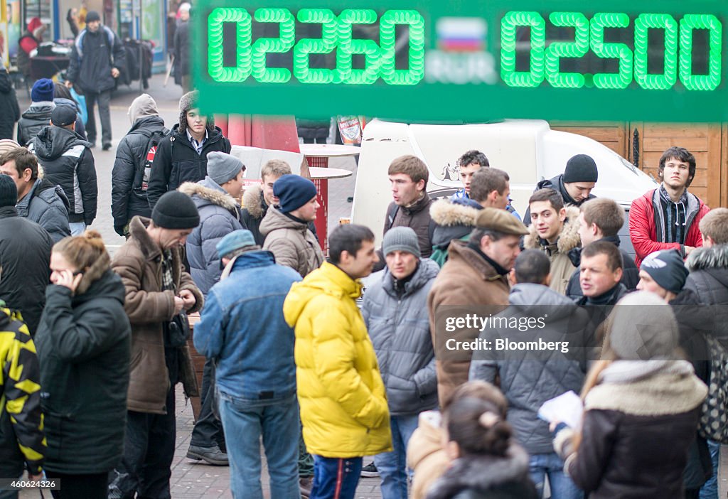Daily Life In Kiev As EU Discusses $15 Billion Financial Aid