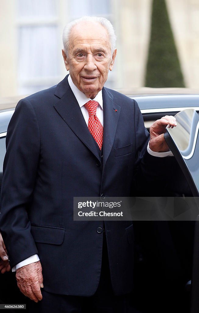 French President Francois Hollande Receives Shimon Peres At Elysee Palace In parsi