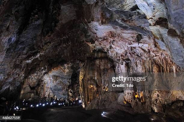 paradise cave,vietnam. - thien duong cave stock pictures, royalty-free photos & images