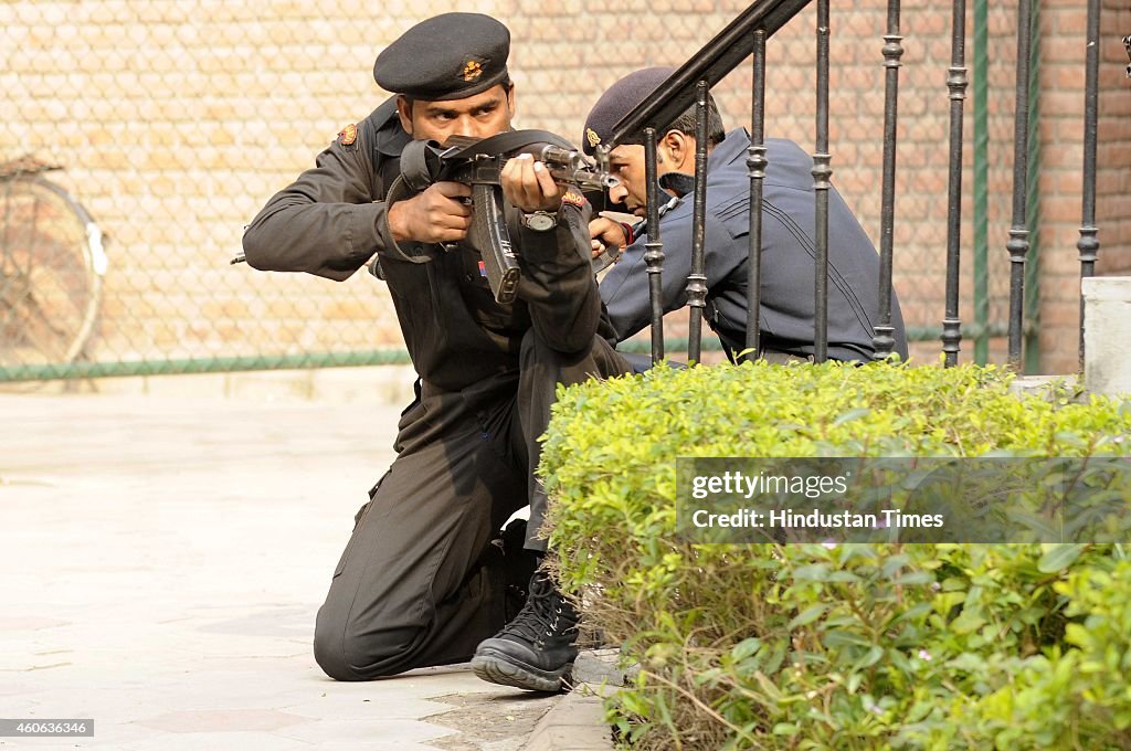 Anti Terrorist Squad Commandos Perform Mock Drill At Amity School