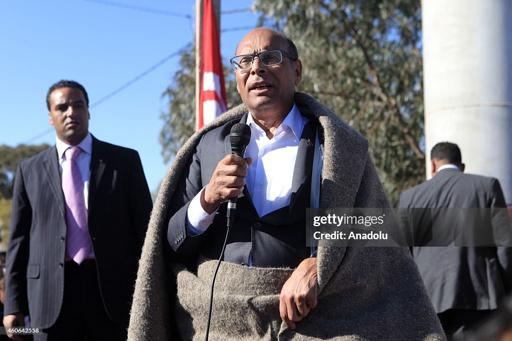 Tunisian presidential candidate Marzouki meets with people in Medenine