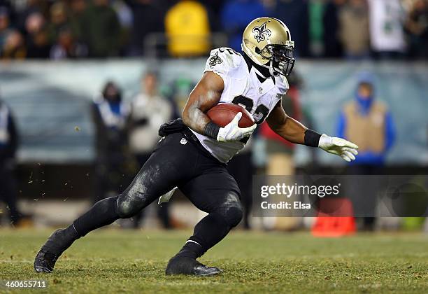 Mark Ingram of the New Orleans Saints runs for a 4 yard touchdown in the third quarter against the Philadelphia Eagles during their NFC Wild Card...