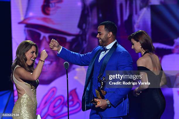 Lindsay Casinelli and Nelson Cruz onstage at the inaugural Premios Univision Deportes at Univision Studios on December 18, 2014 in Miami, Florida.