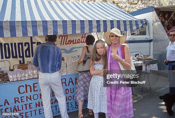 "Hildegard Knef, Tochter Christina Palastanga, Urlaub am in St. Paul bei Nizza, Frankreich. "