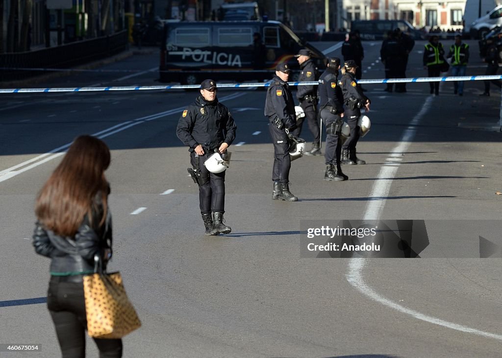 A bankrupt businessman runned his car into the Spanish Popular Party's headquarters