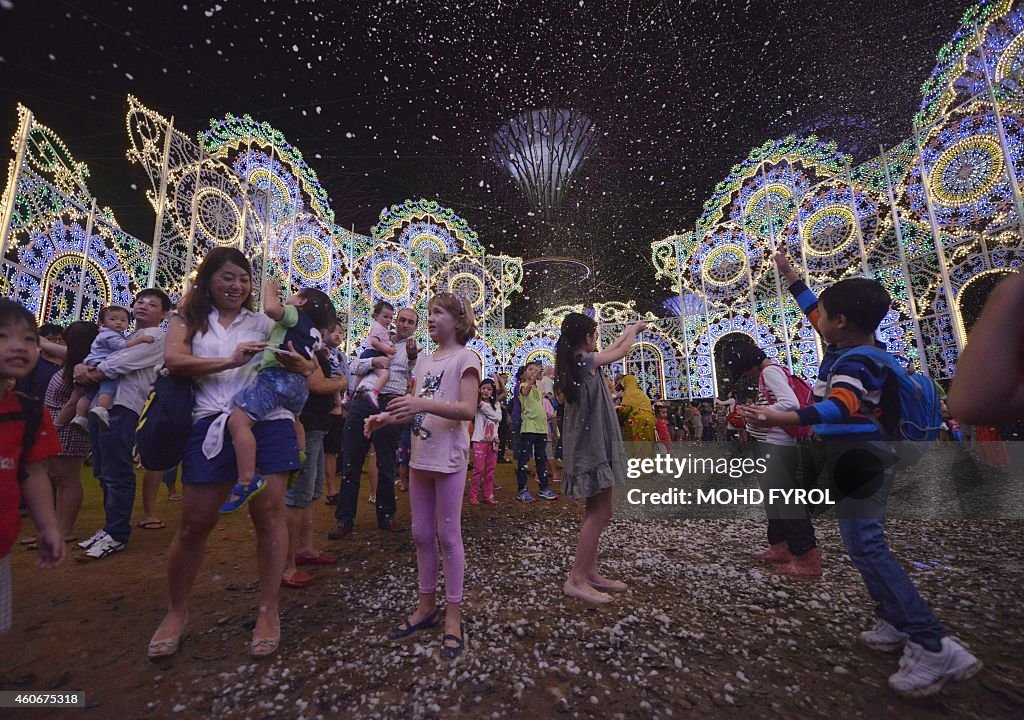 SINGAPORE-FESTIVAL-CHRISTMAS