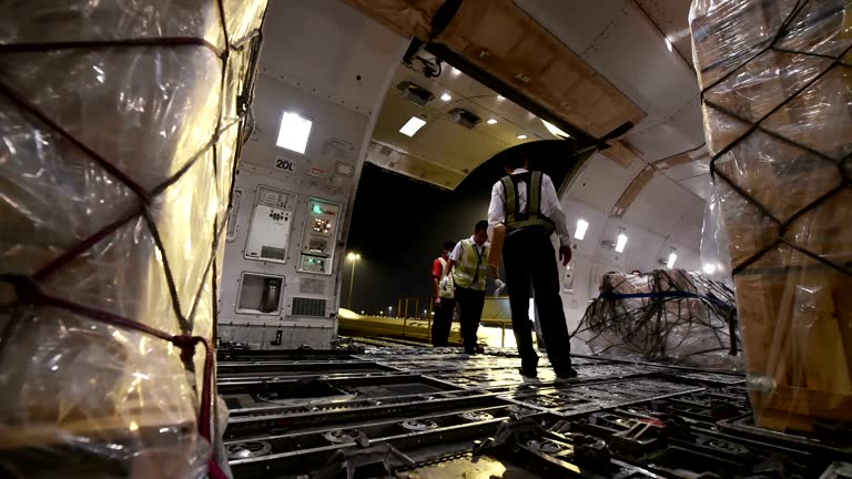https://media.gettyimages.com/id/460675562/video/loading-cargo-inside-cargo-aircraft.jpg?b=1&s=640x640&k=20&c=blUgVP9YsDCAlaj8eP4_mb-gjV1LAtJCj-k-eYiNrNc=