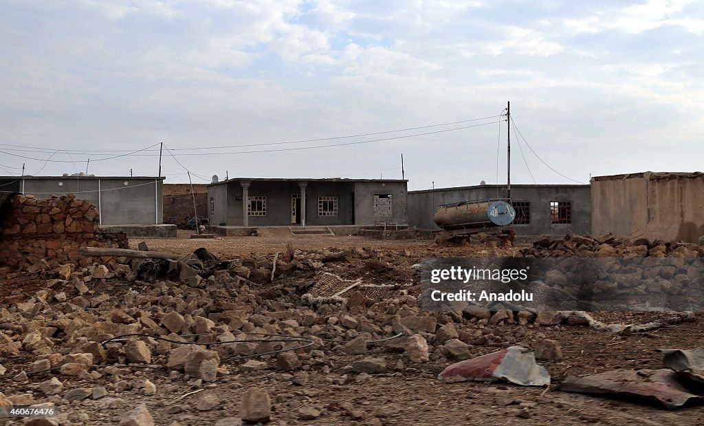 Peshmerga fighters land on Sinjar Mountains in northern Iraq