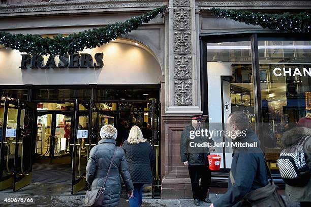 Shoppers look for Christmas gifts on the Buchanan street on December 19, 2014 in Glasgow,Scotland. With less than a week until Christmas, traditional...