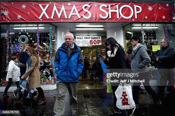 Shoppers look for Christmas gifts on the Buchanan street on December 19, 2014 in Glasgow,Scotland. With less than a week until Christmas, traditional...