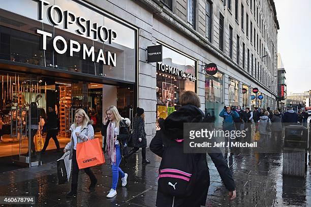 Shoppers look for Christmas gifts on the Buchanan street on December 19, 2014 in Glasgow,Scotland. With less than a week until Christmas, traditional...