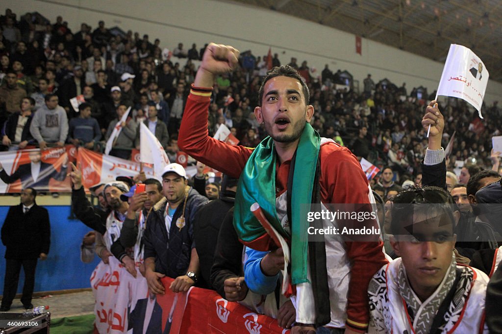 Tunisian presidential candidate Marzouki meets his supporters in Monastir