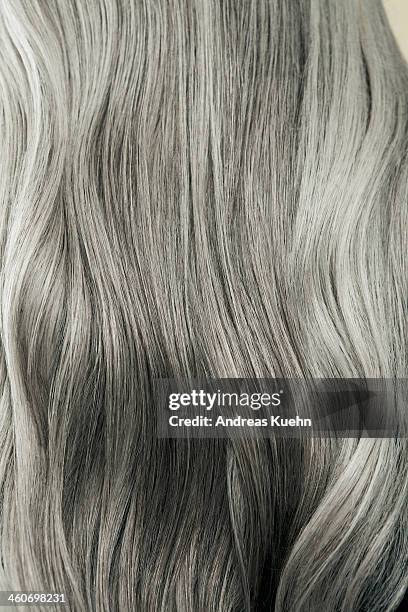 close up of wavy, long, silver gray hair. - gray hair stock-fotos und bilder