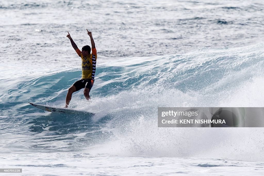 SURFING-US-PIPE-MASTERS