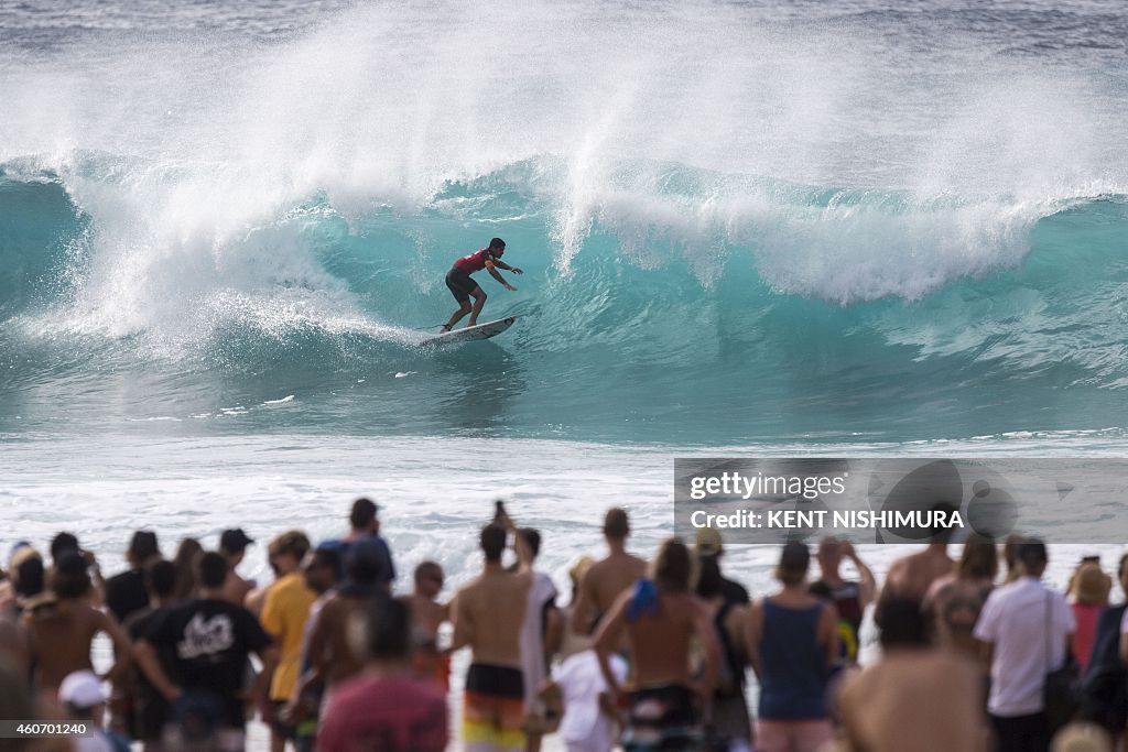 SURFING-US-PIPE-MASTERS