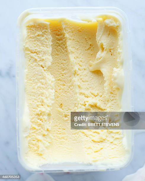 dish of half eaten vanilla ice cream - vanille roomijs stockfoto's en -beelden