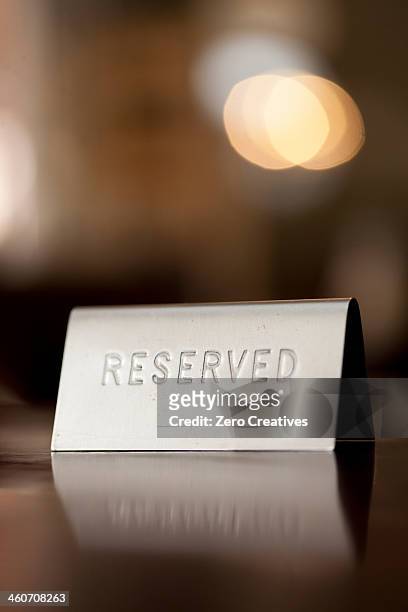 reserved notice on restaurant table - shy fotografías e imágenes de stock