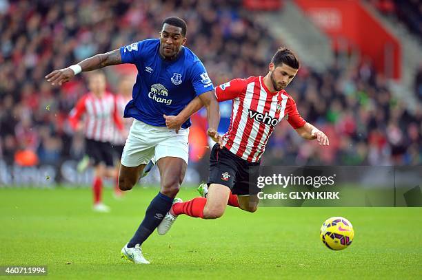 Southampton's Republic of Ireland striker Shane Long vies with Everton's French defender Sylvain Distin during the English Premier League football...