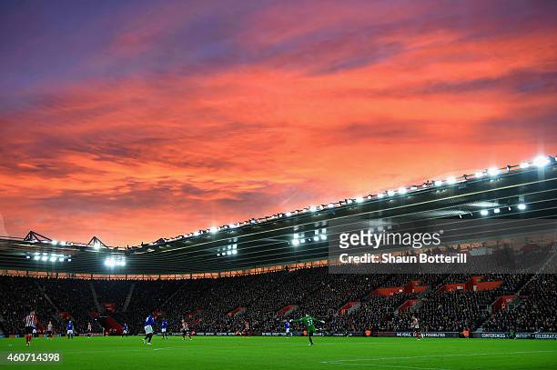 The sunsets during the Barclays Premier League match between Southampton and Everton at St Mary's Stadium on December 20, 2014 in Southampton,...