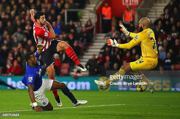 Graziano Pelle of Southampton scores their second goal past Tim Howard of Everton during the Barclays Premier League match between Southampton and...