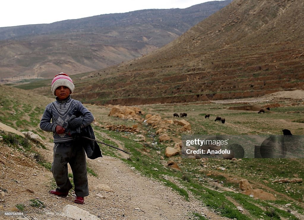 Yezidis fled from ISIL stay in harsh conditions in Mosul's Sinjar Mountain