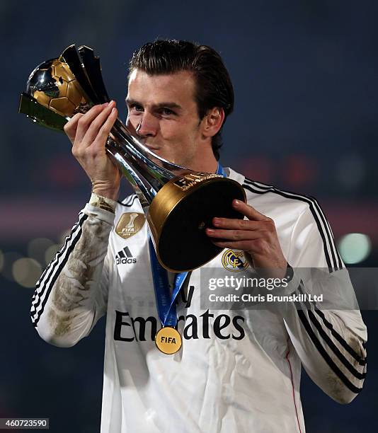 Gareth Bale of Real Madrid kisses the trophy following the FIFA Club World Cup Final match between Real Madrid CF and San Lorenzo at Marrakech...