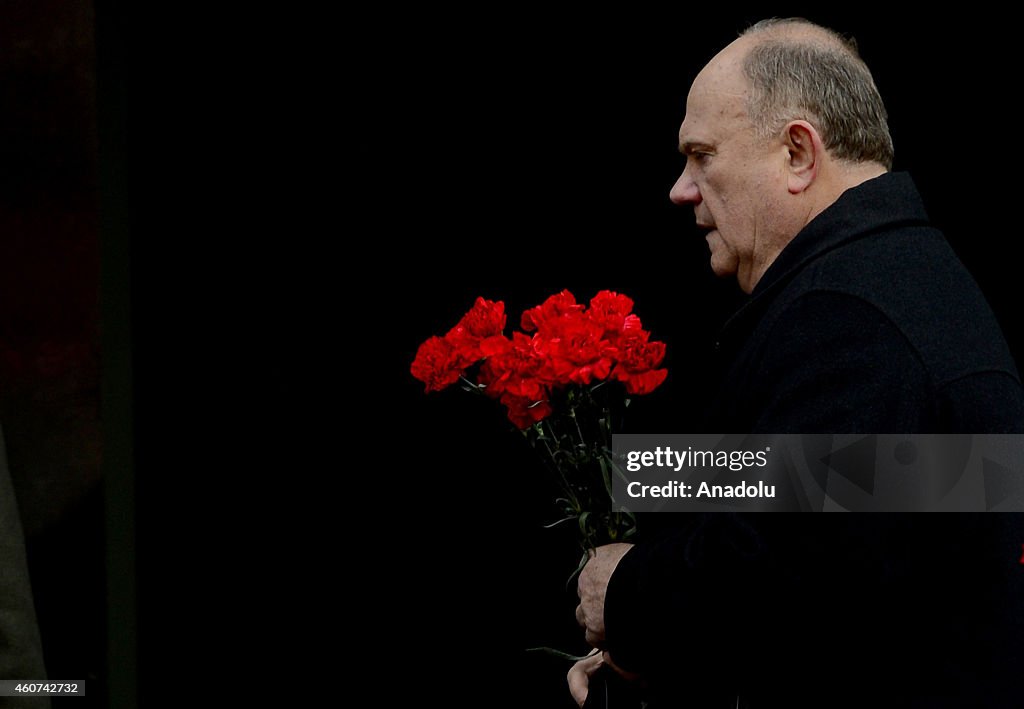 Russians commemorate Stalin's 135th birthday